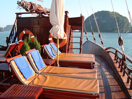 High Tea Dragon Cruise